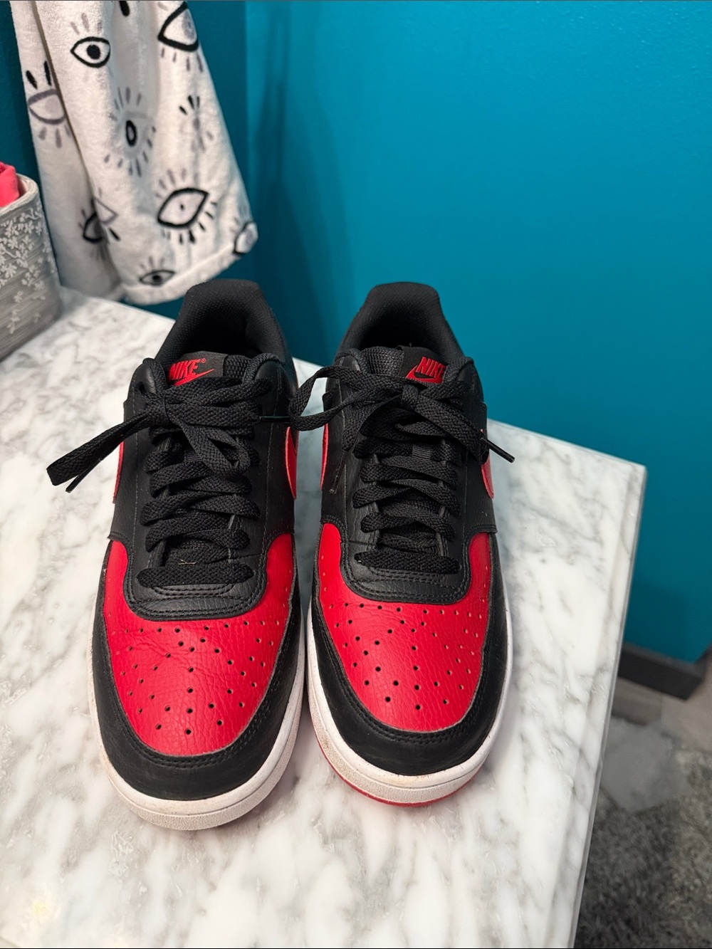 Nike  Men’s Black & Red Low-Top Sneakers with White Midsole